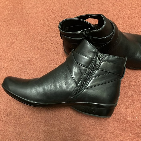 NWOT Naturalizer booties - Picture 3 of 5